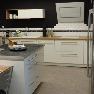 Cuisine réalisée par le cuisniste Roux Sas situé à Morestel